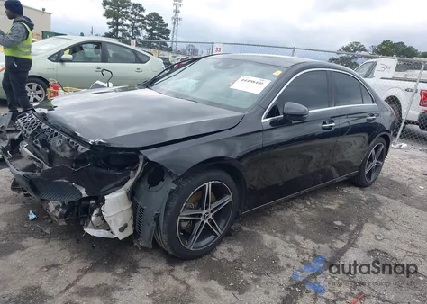 2019 Mercedes-Benz A 220 z USA, uszkodzony, nr VIN WDD3G4EB6KW013769